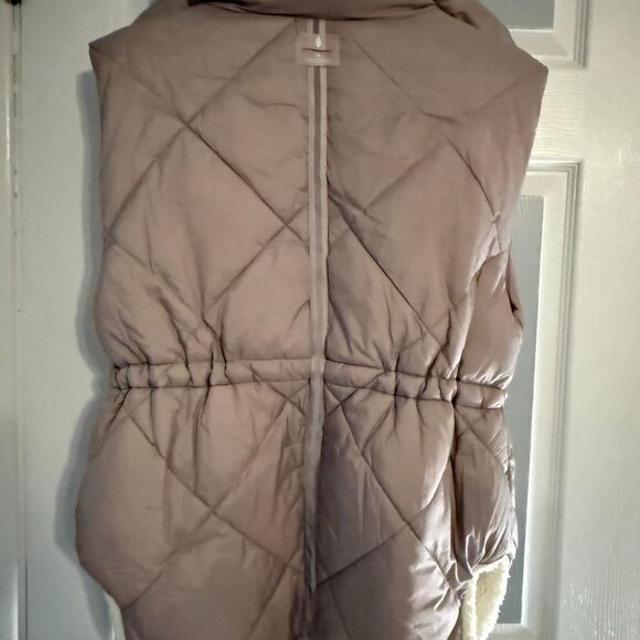 Free People Venture Out Reversible Quilted Puffer Vest . NWOT, size XS. - Picture 6 of 7